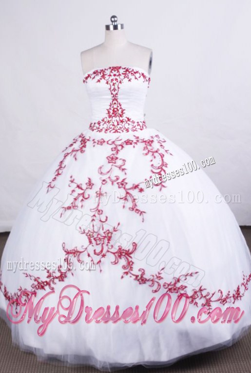 White Tulle Quinceanera Party Dress Decorated with Red Embroideries